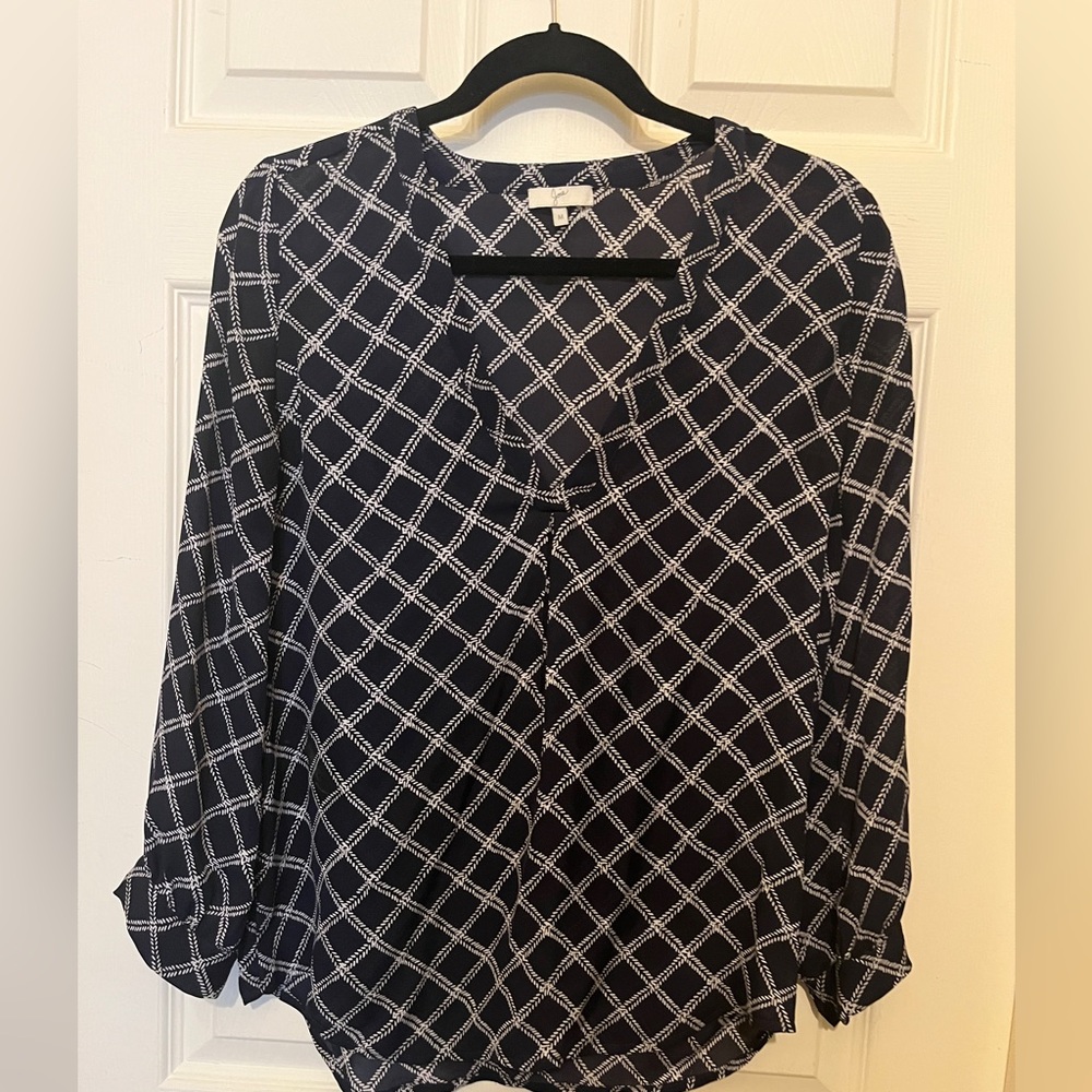 Joie Luxe Silk Blouse V Neck Button Down L/S Professional Chic One-Button Cuffs